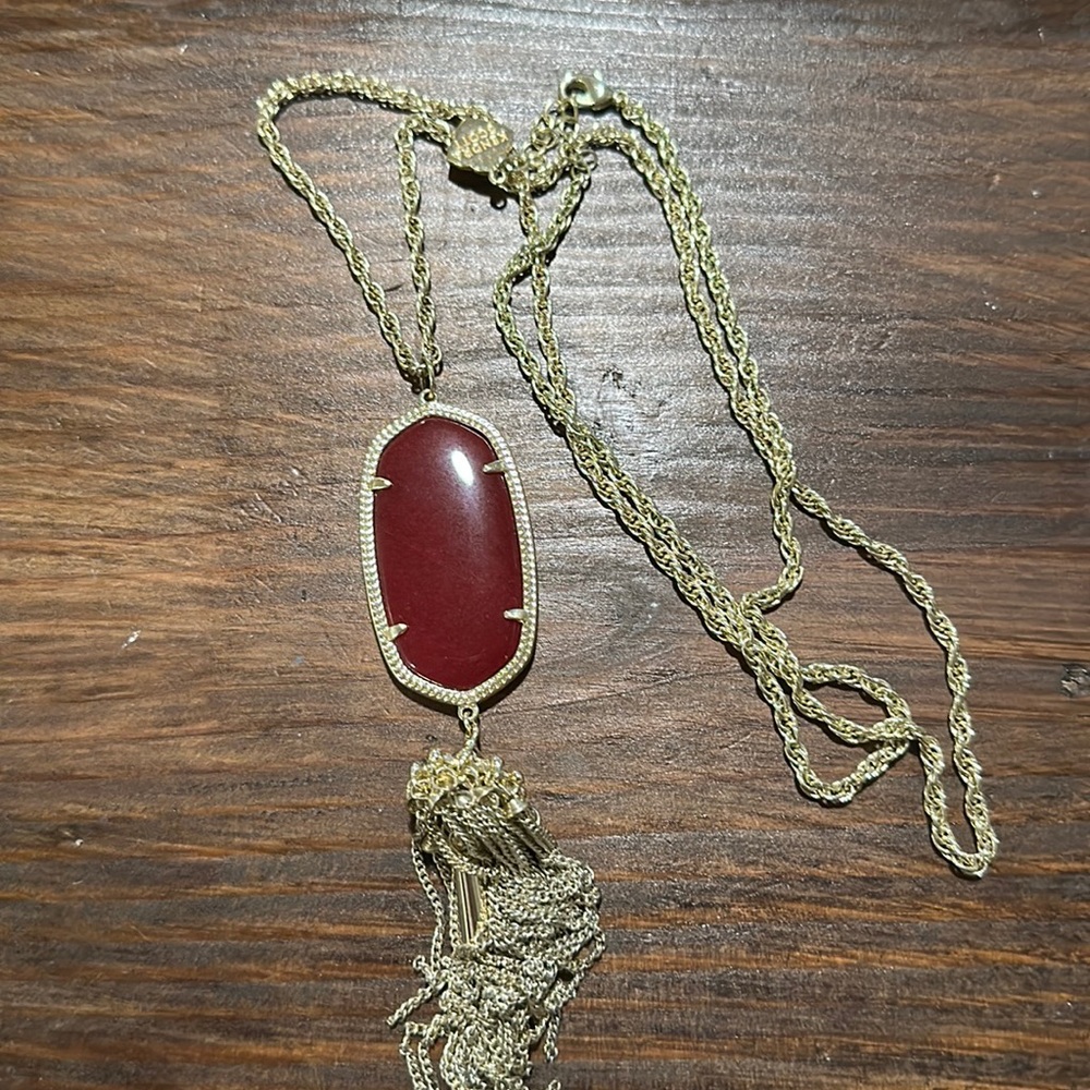 Kendra Scott necklace